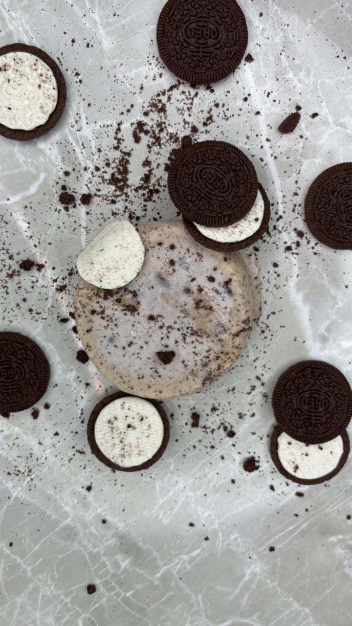 Creamy kulfi blended with crunchy Oreo cookie pieces